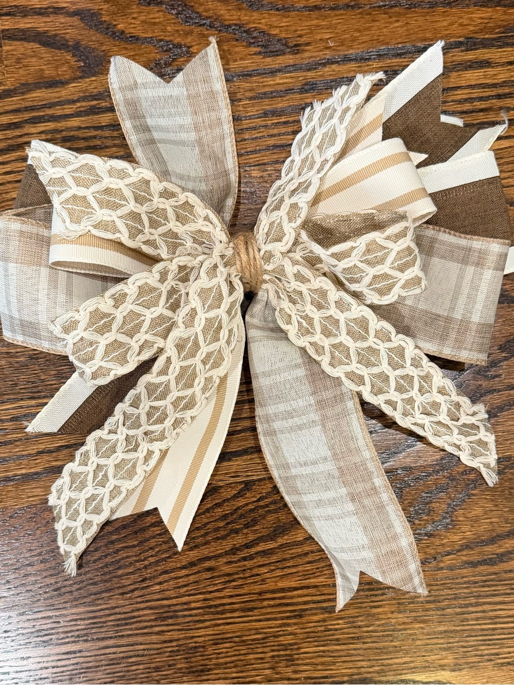 Neutral Burlap and Lace Holiday Wreath Bow